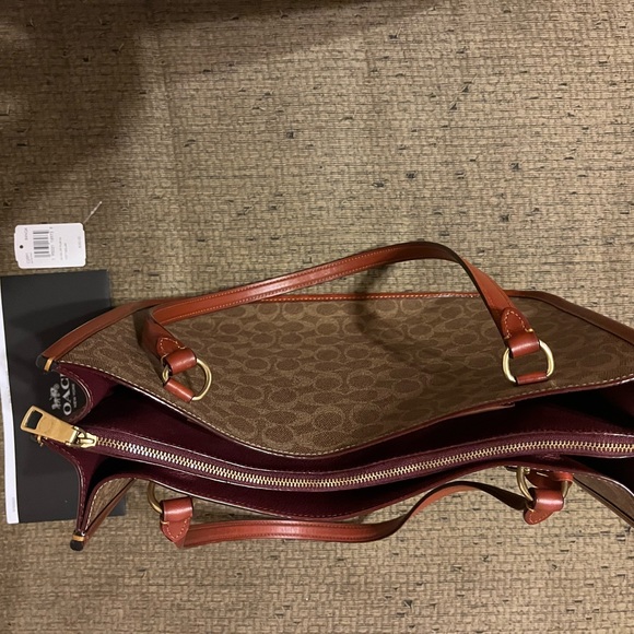 Authentic Signature Coach Satchel - Picture 8 of 9